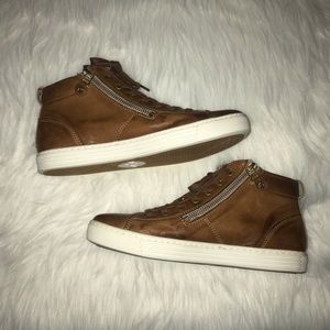 AQA Smooth Leather Sneakers in Size-7(?6.5)